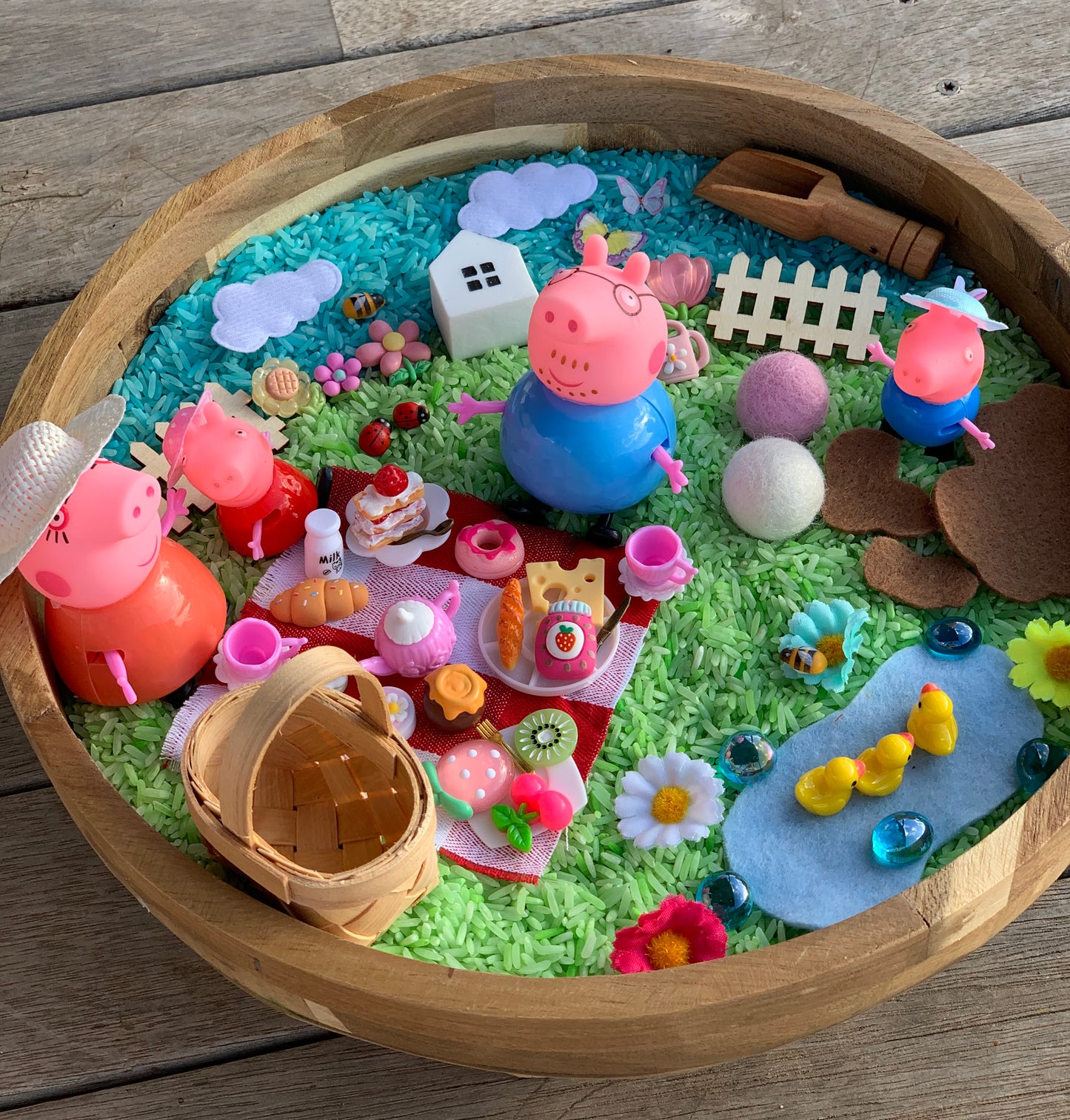 Piggy Picnic sensory kit