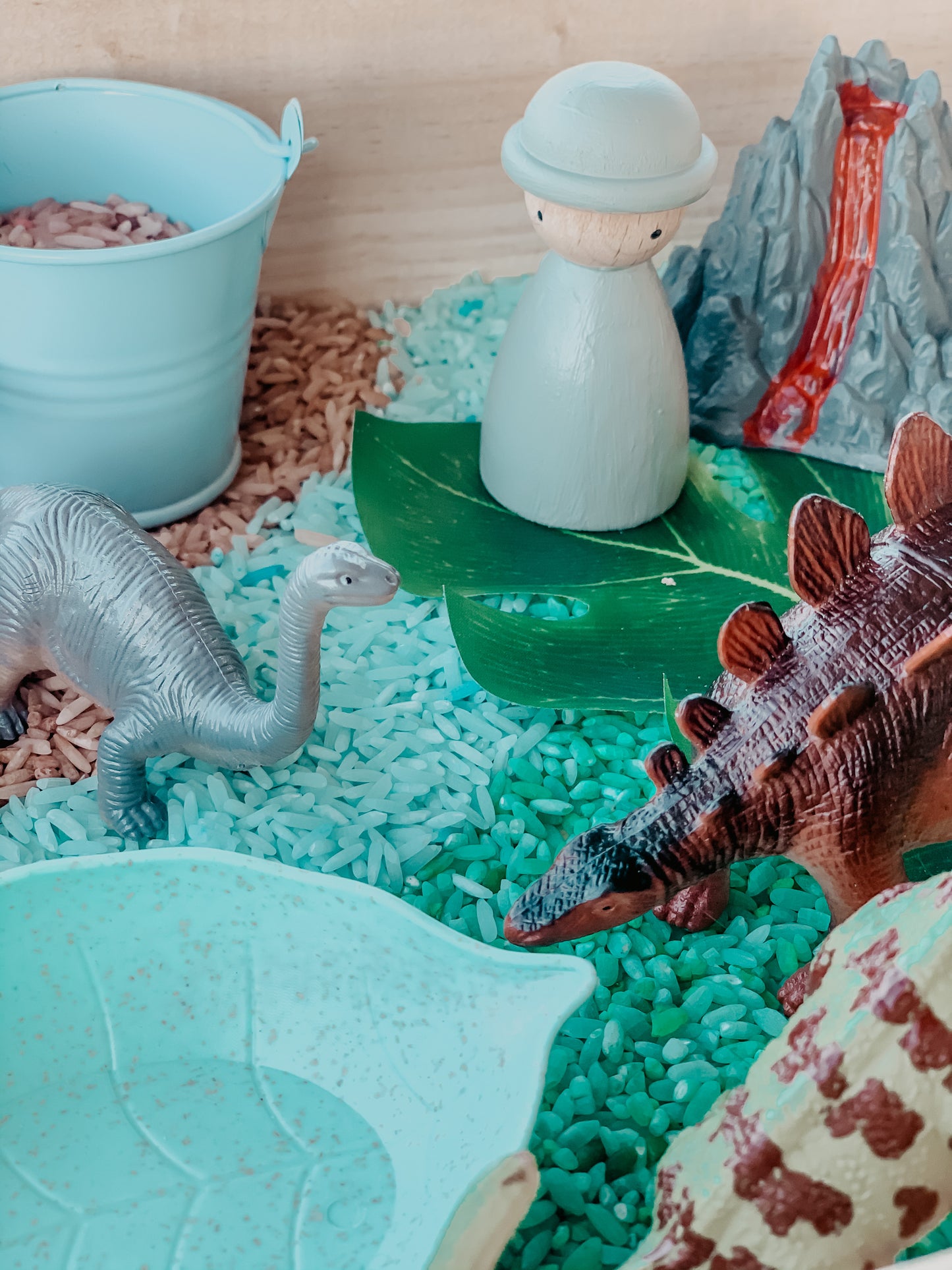 Dinosaur world sensory bin  - Toddler safe!